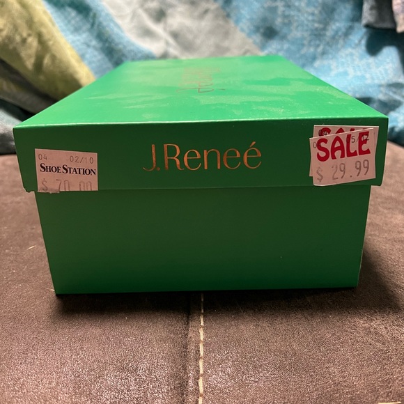 J.Reneé white kitten heels - Picture 7 of 7